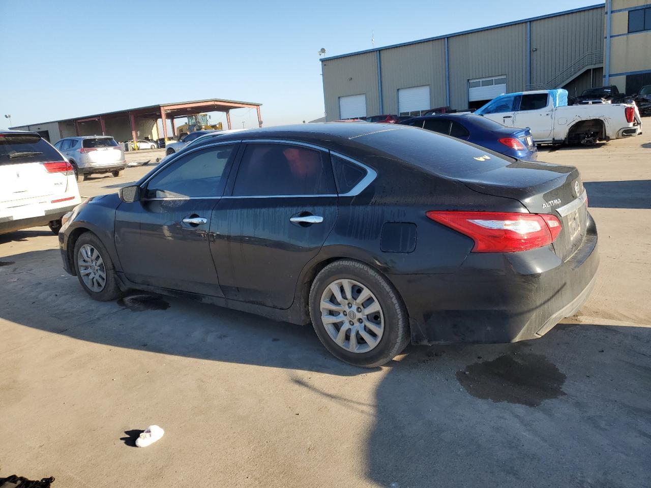 2017 Nissan Altima - Image 2