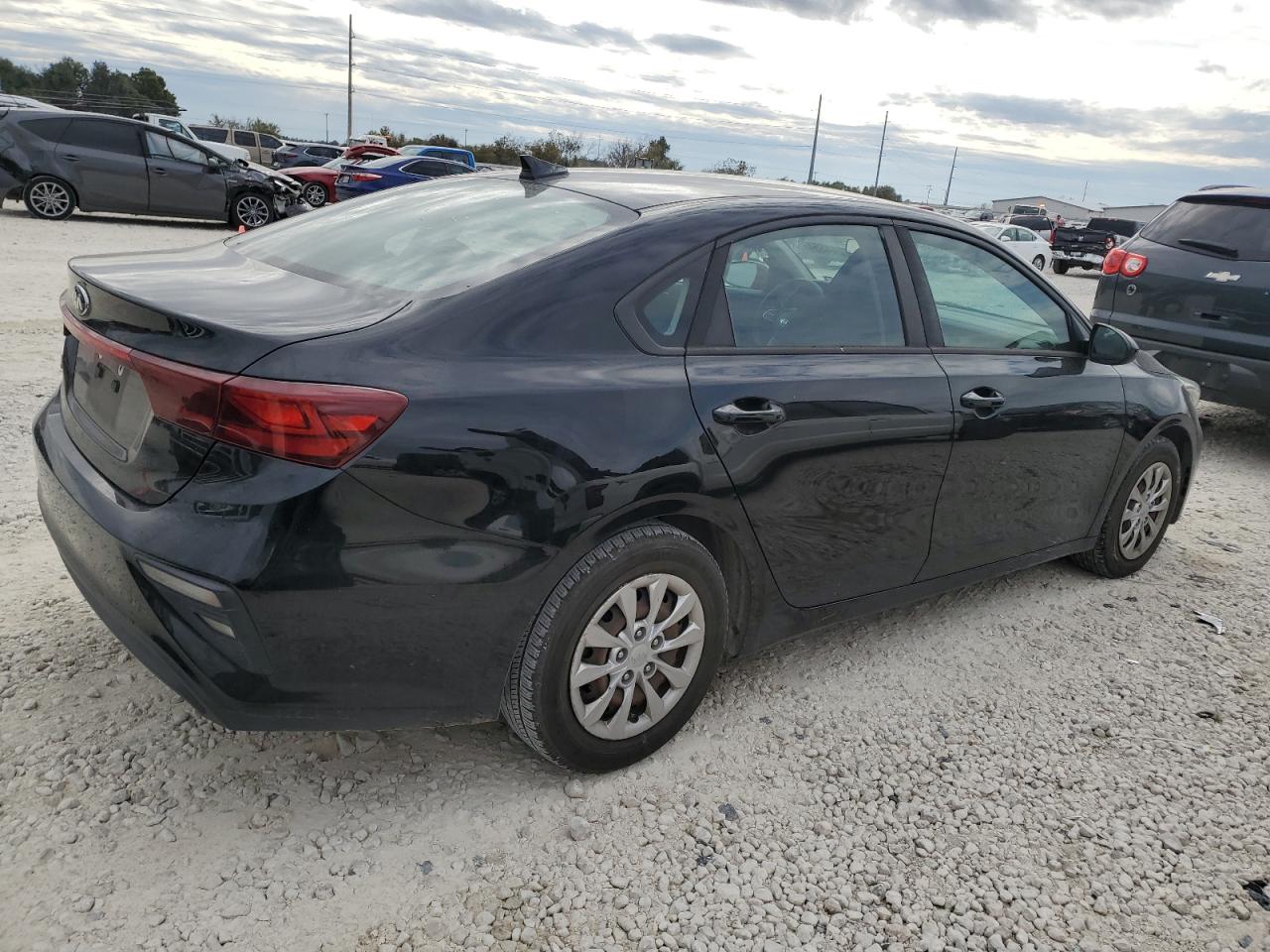 VIN 3KPF24AD9KE105921 2019 KIA FORTE no.3