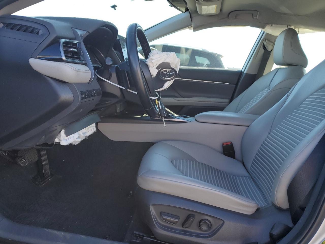 2022 Toyota Camry - Image 7