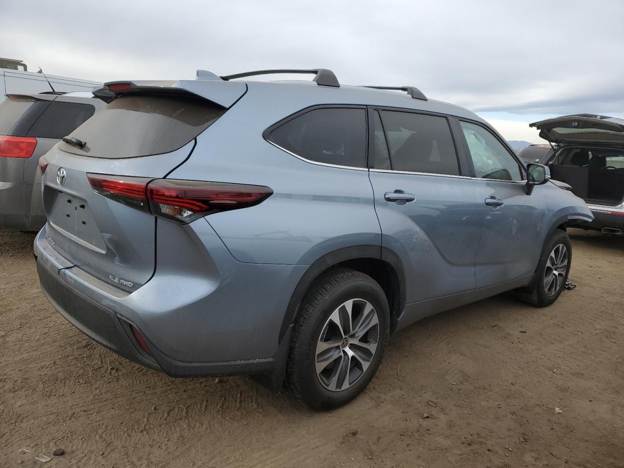 2024 Toyota Highlander - Image 3