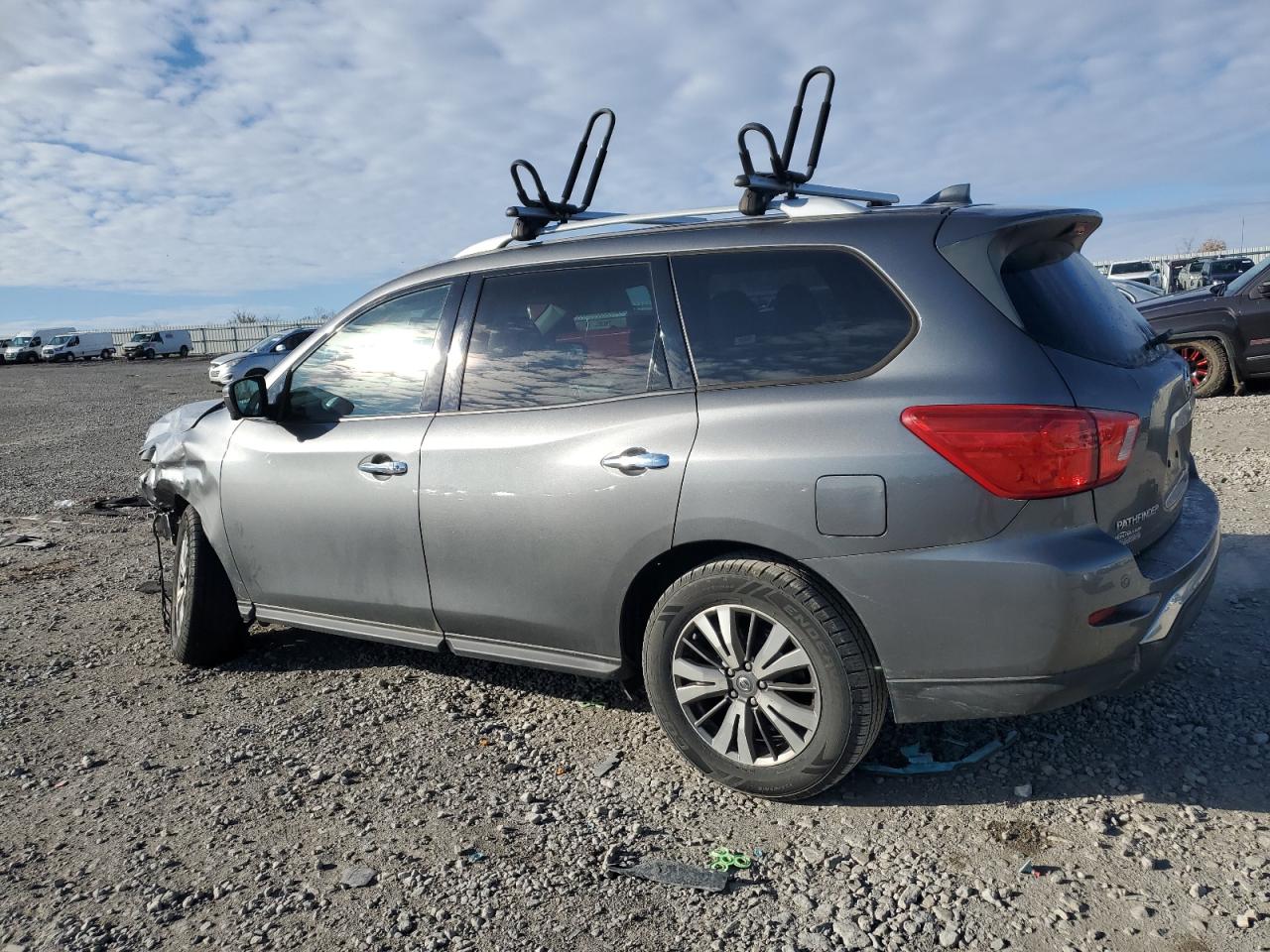2019 Nissan Pathfinder - Image 2
