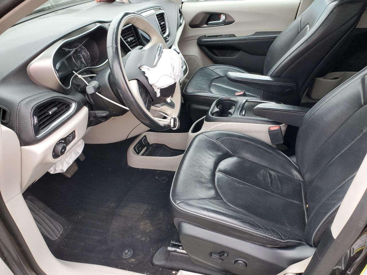 2019 Chrysler Pacifica - Image 7