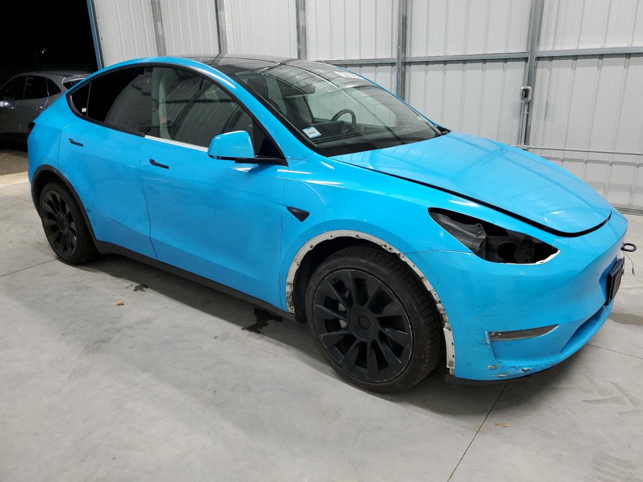 VIN 7SAYGAEE2NF361895 2022 TESLA MODEL Y no.4