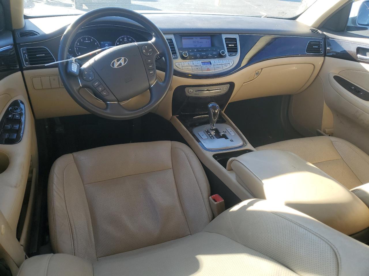 2011 Hyundai Genesis - Image 8