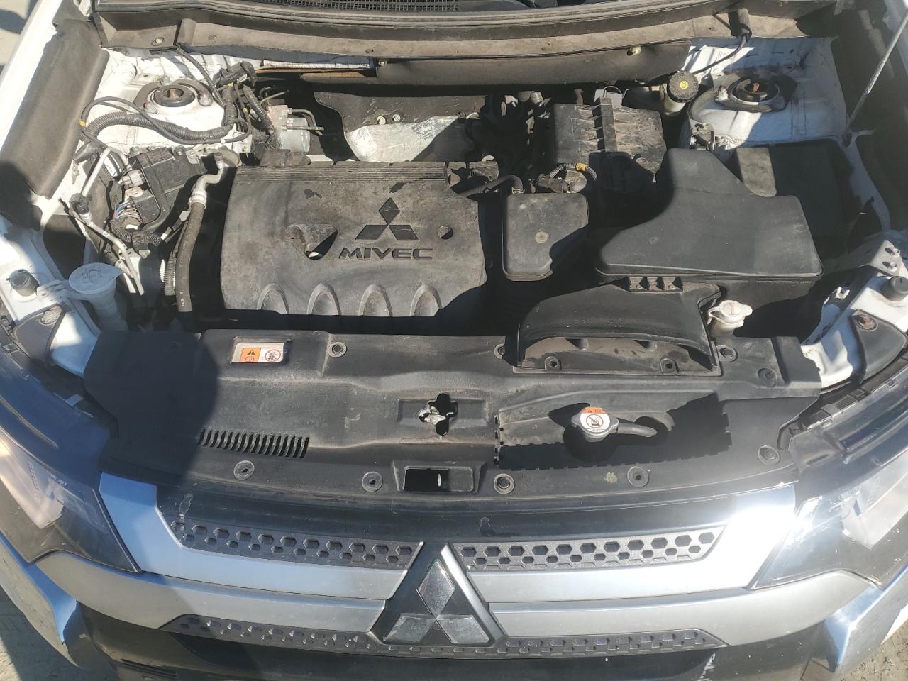 2020 Mitsubishi Outlander - Image 12