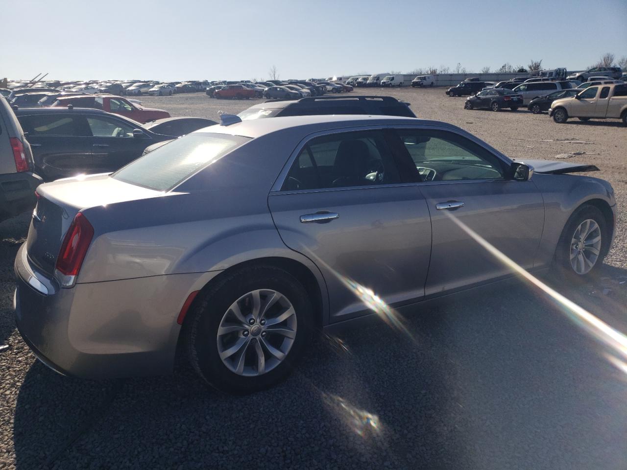 2016 Chrysler 300 - Image 3