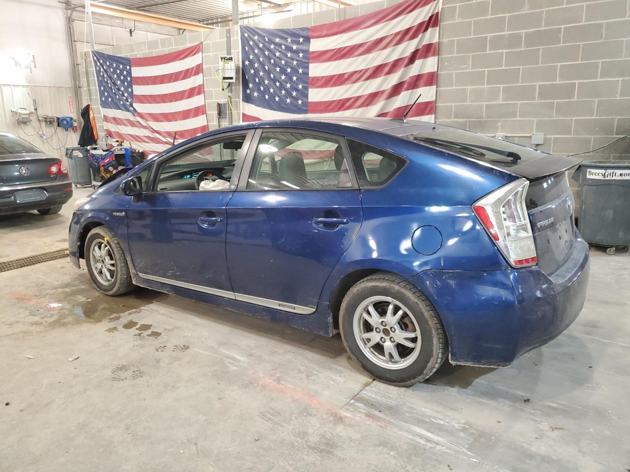 2010 Toyota Prius - Image 2