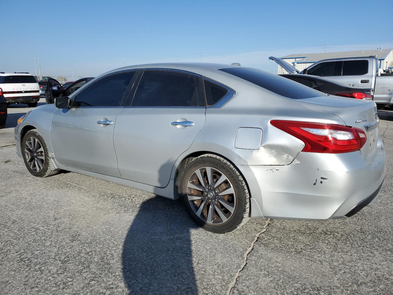 2017 Nissan Altima - Image 2