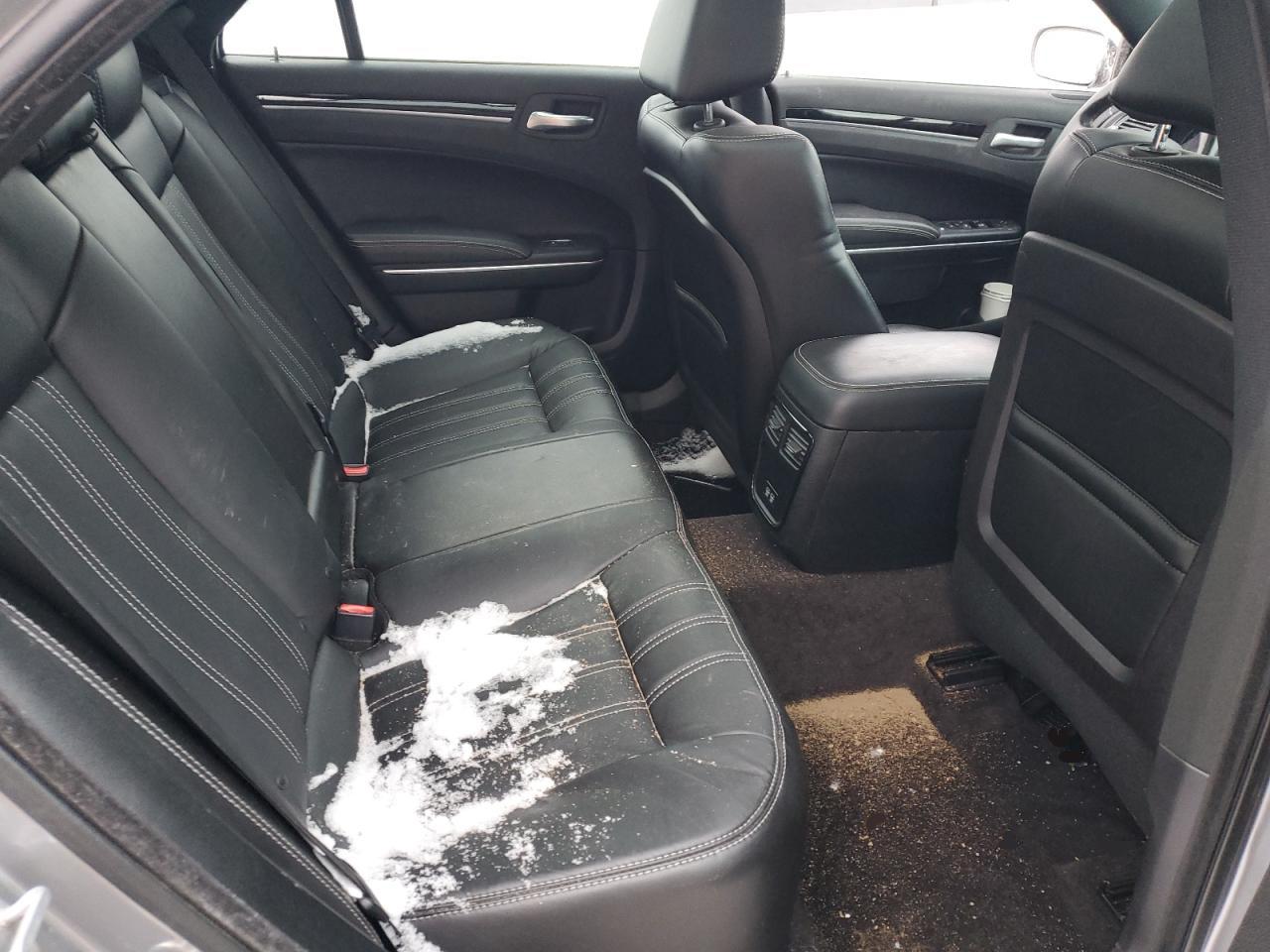 2018 Chrysler 300 - Image 10
