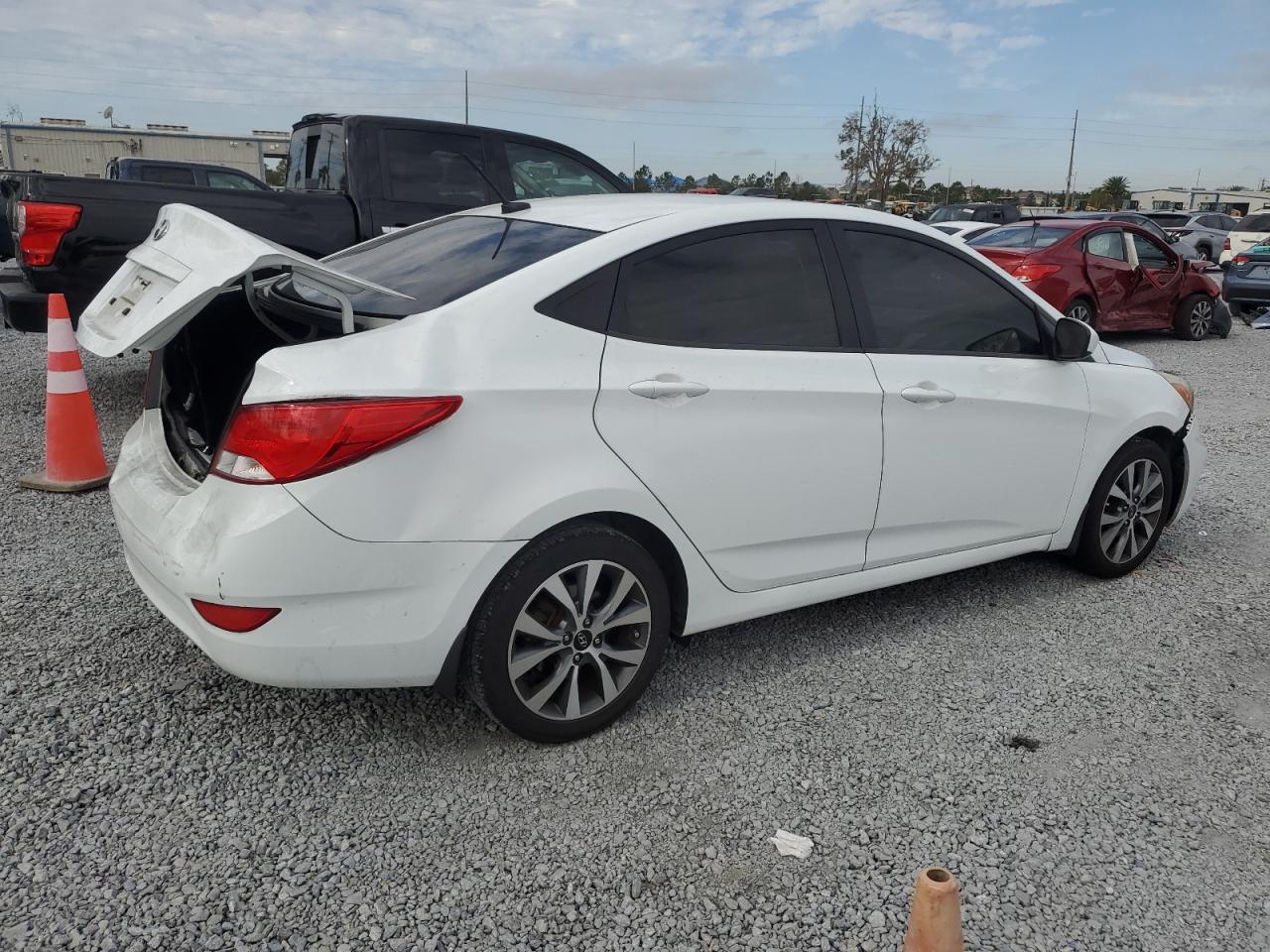 VIN KMHCU4AEXFU806234 2015 HYUNDAI ACCENT no.3