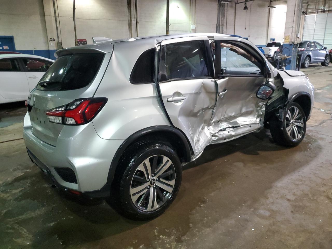 2020 Mitsubishi Outlander - Image 3