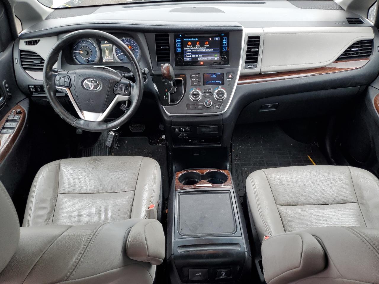 2017 Toyota Sienna - Image 8
