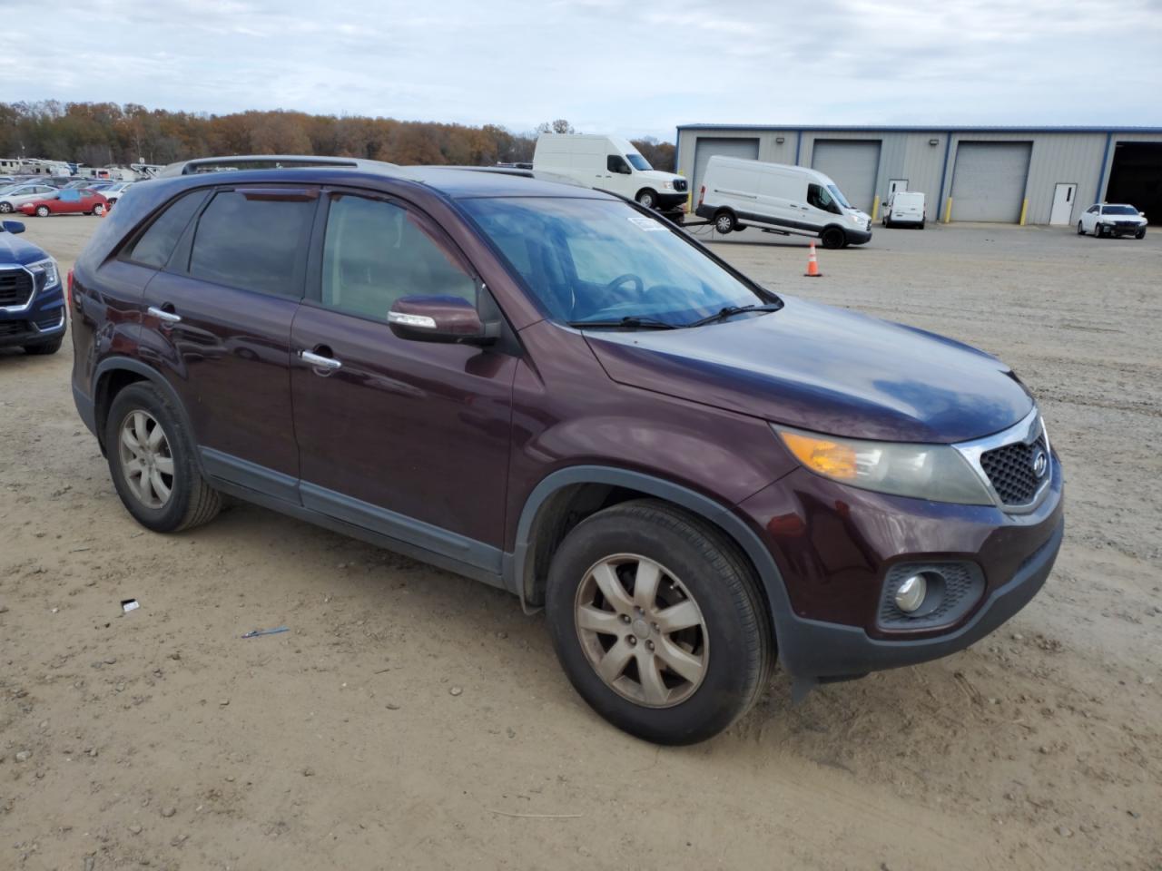 VIN 5XYKT3A61DG327141 2013 KIA SORENTO no.4