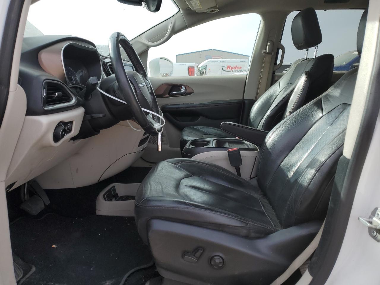 2019 Chrysler Pacifica - Image 7