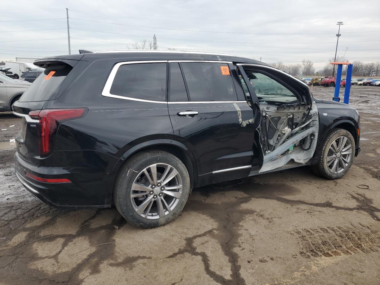 VIN 1GYKPCRS5PZ101061 2023 CADILLAC XT6 no.3