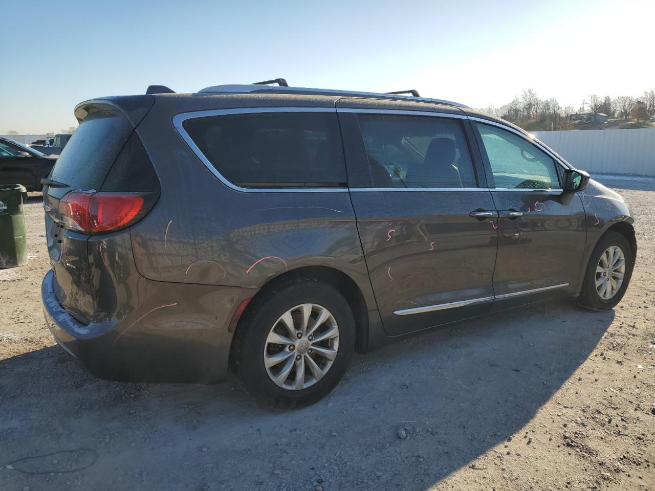 2018 Chrysler Pacifica - Image 3
