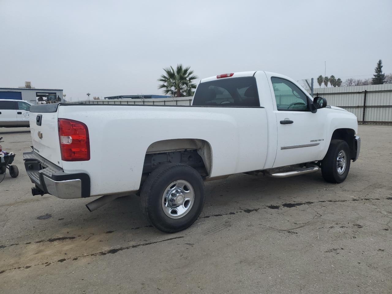 2007 Chevrolet Silverado - Image 3