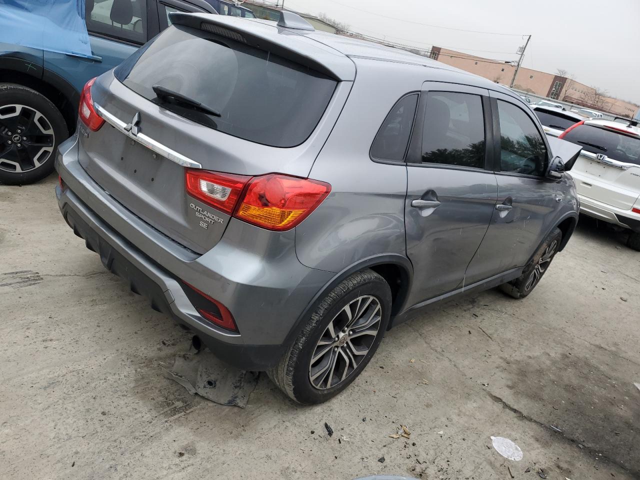 2018 Mitsubishi Outlander - Image 3