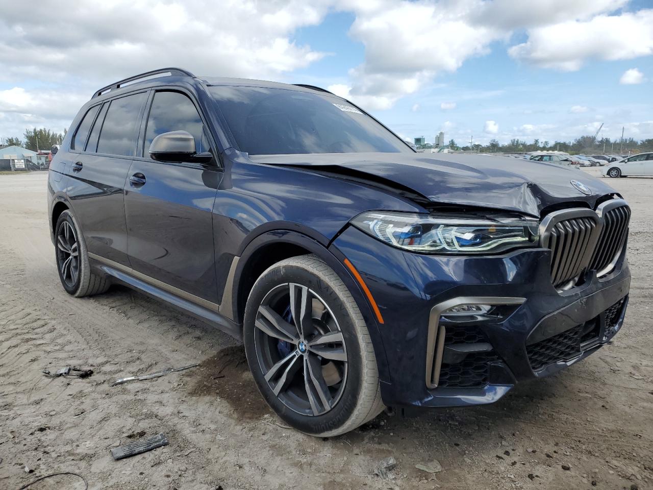 VIN 5UXCX6C06M9F64049 2021 BMW X7 no.4