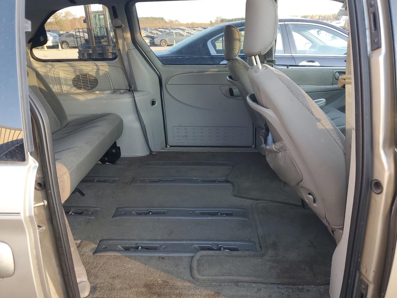 2006 Chrysler Town & Country - Image 11