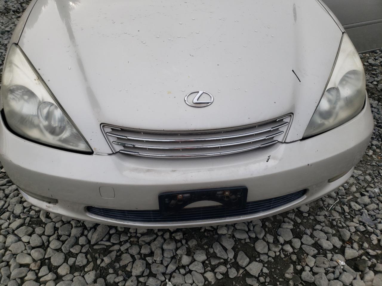 2002 Lexus ES - Image 12