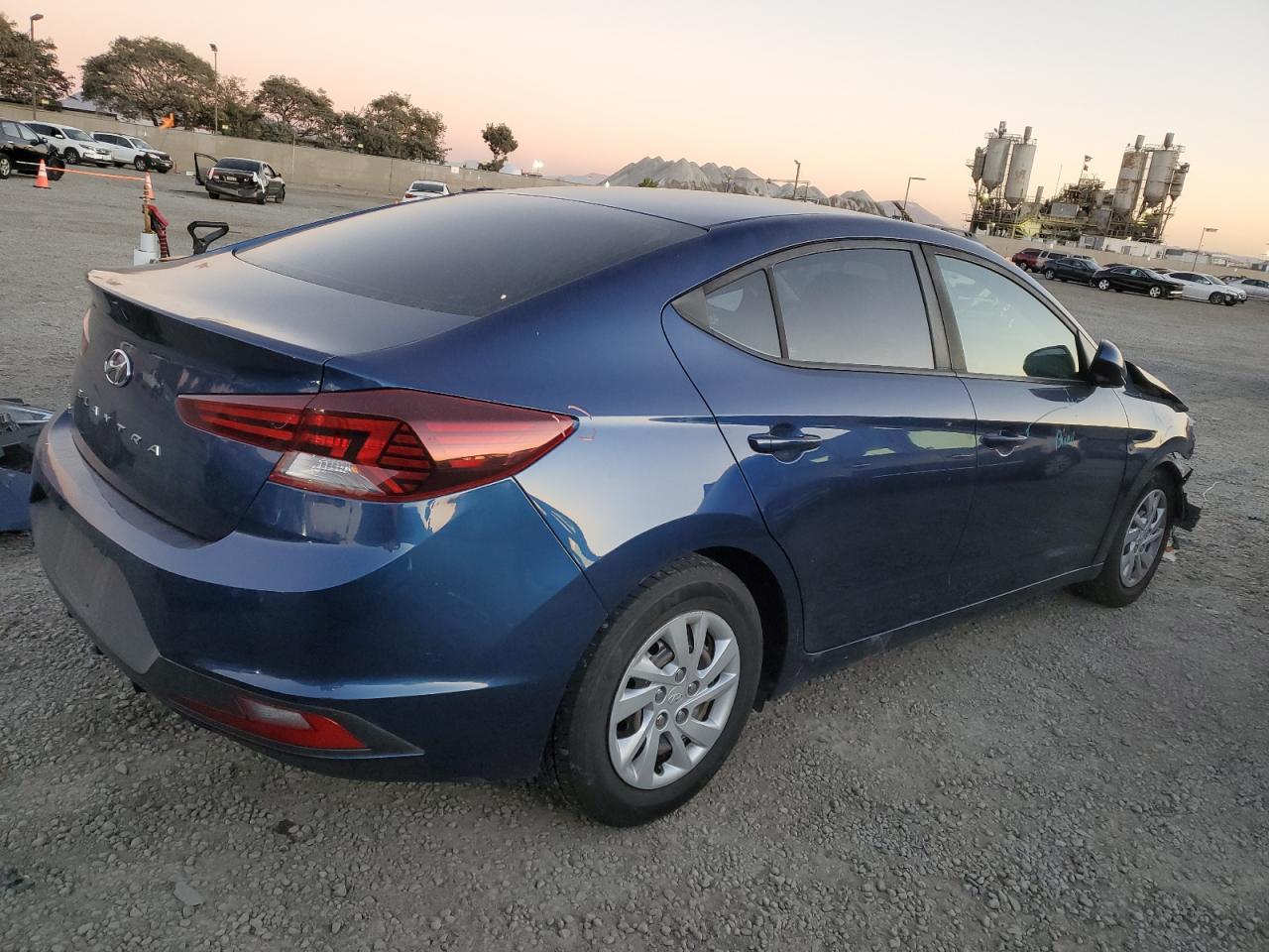 2019 Hyundai Elantra - Image 3