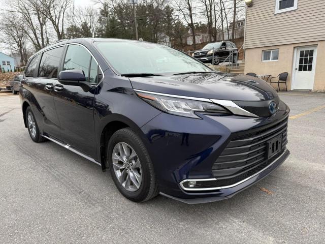 2022 Toyota Sienna Xle