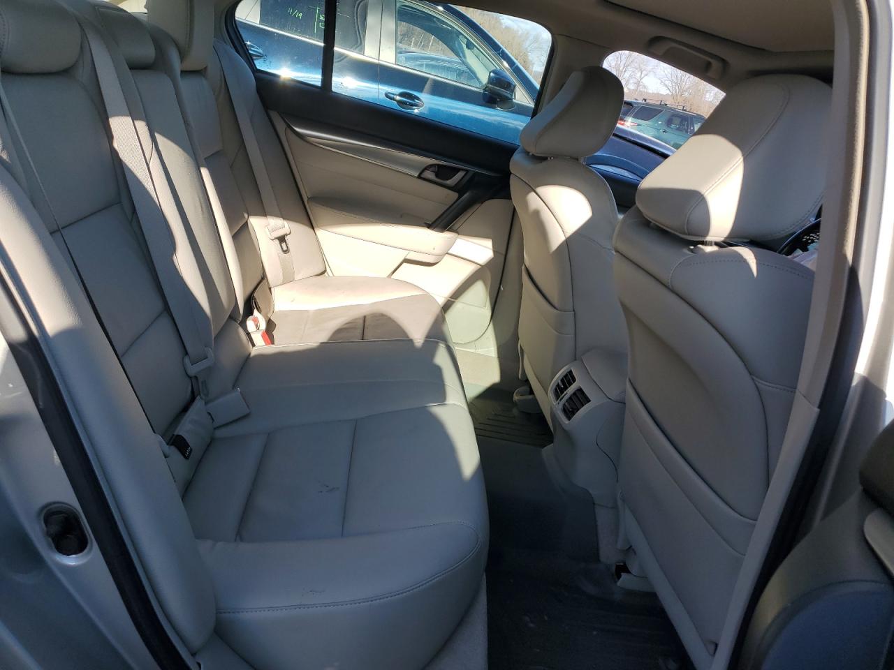 2010 Acura TL - Image 10