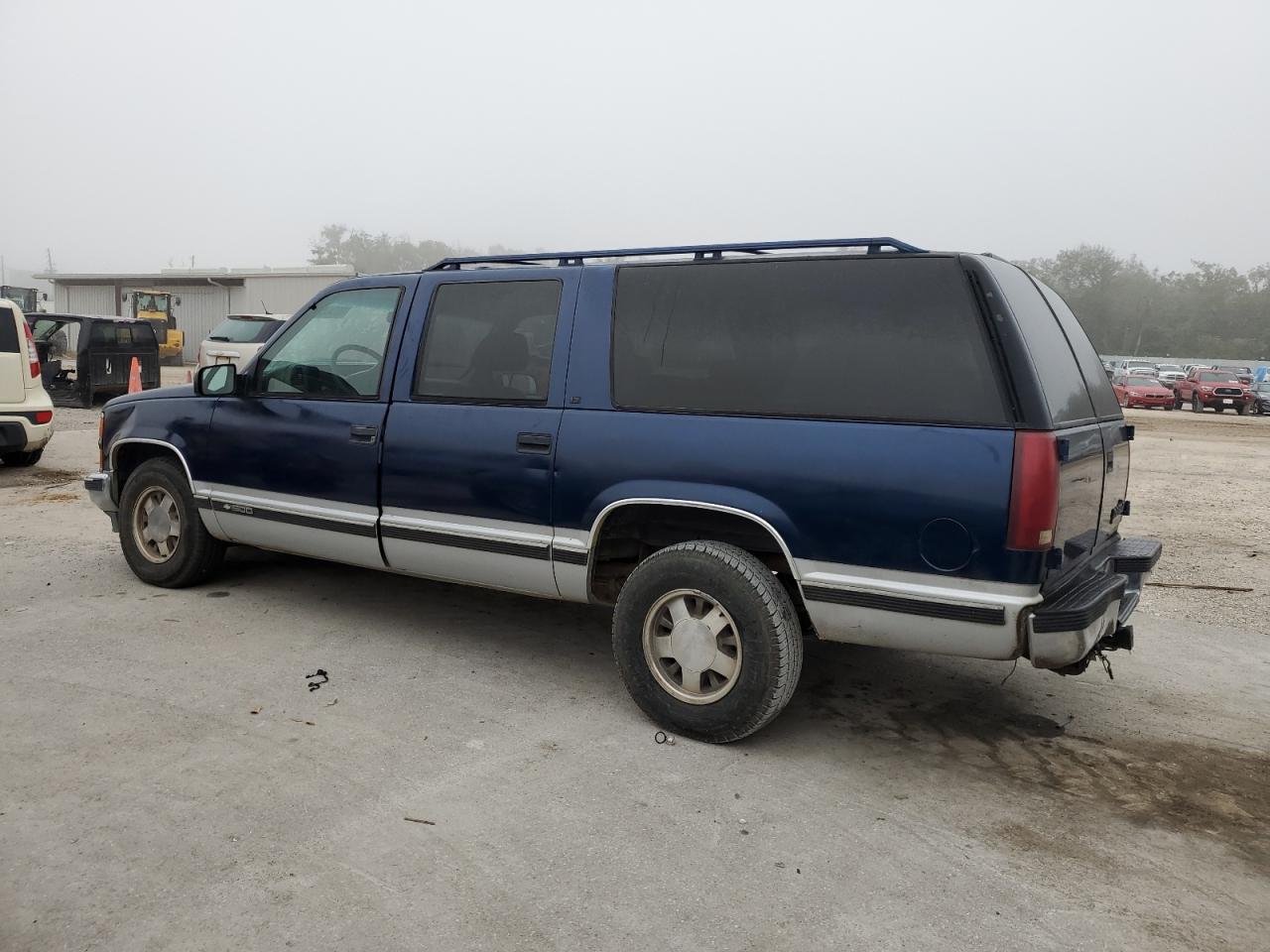 1996 Chevrolet Suburban - Image 2