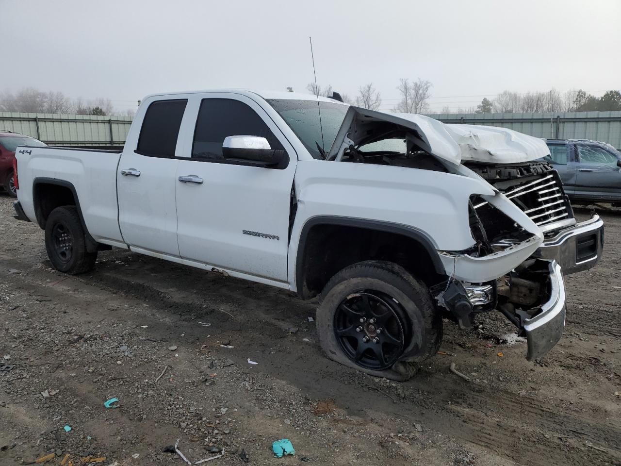 2015 GMC Sierra - Image 4