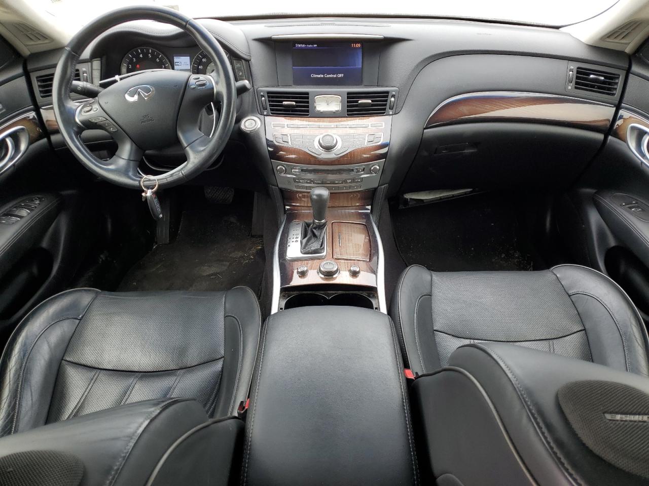 2012 Infiniti M - Image 8
