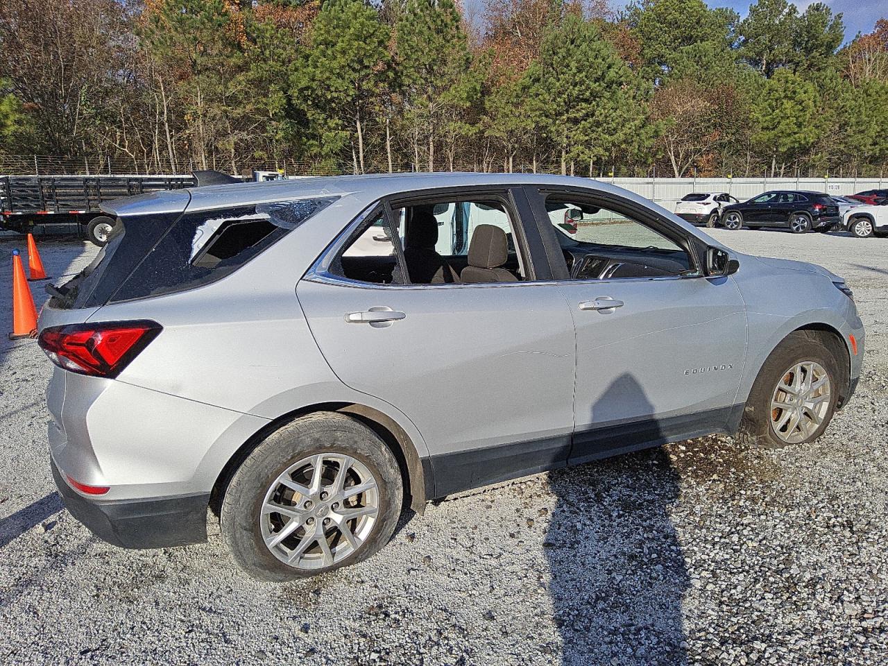 VIN 3GNAXTEV8NL134102 2022 CHEVROLET EQUINOX no.3