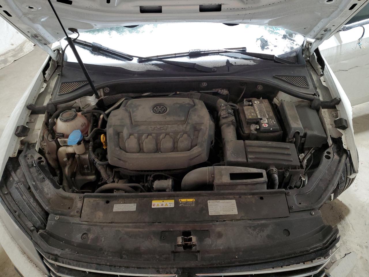2019 Volkswagen Passat - Image 11
