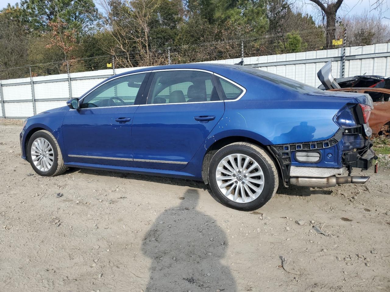 1VWBS7A31GC055888 2016 VOLKSWAGEN PASSAT - Image 2