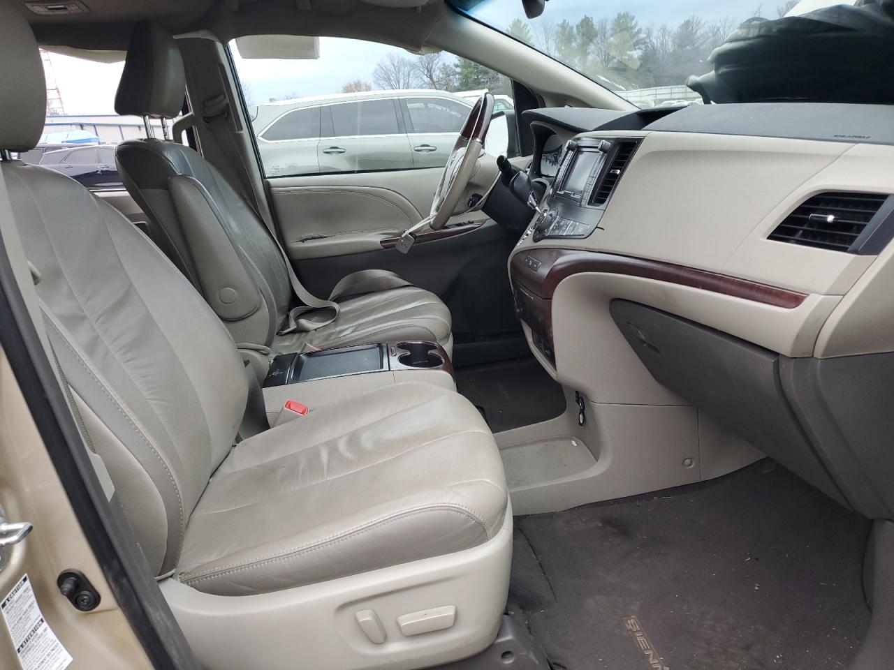 2011 Toyota Sienna - Image 7