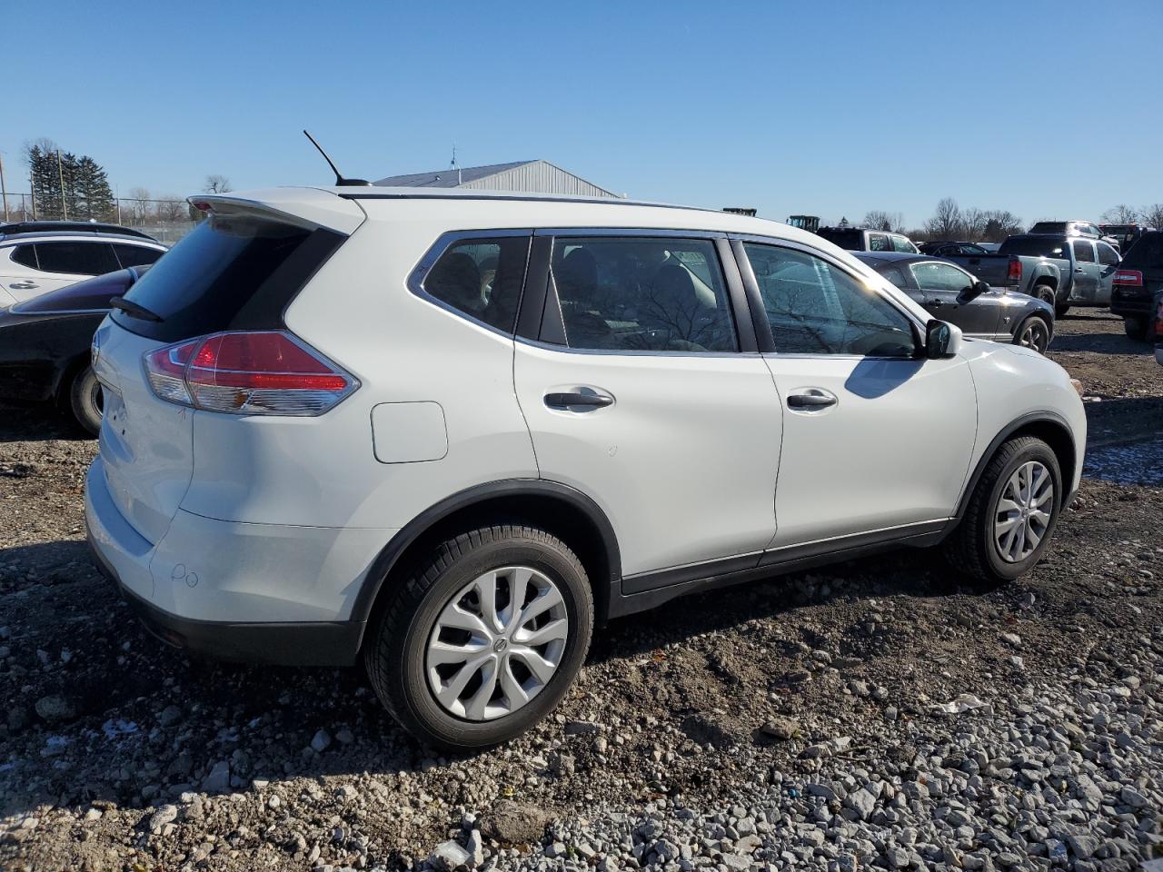 2016 Nissan Rogue - Image 3