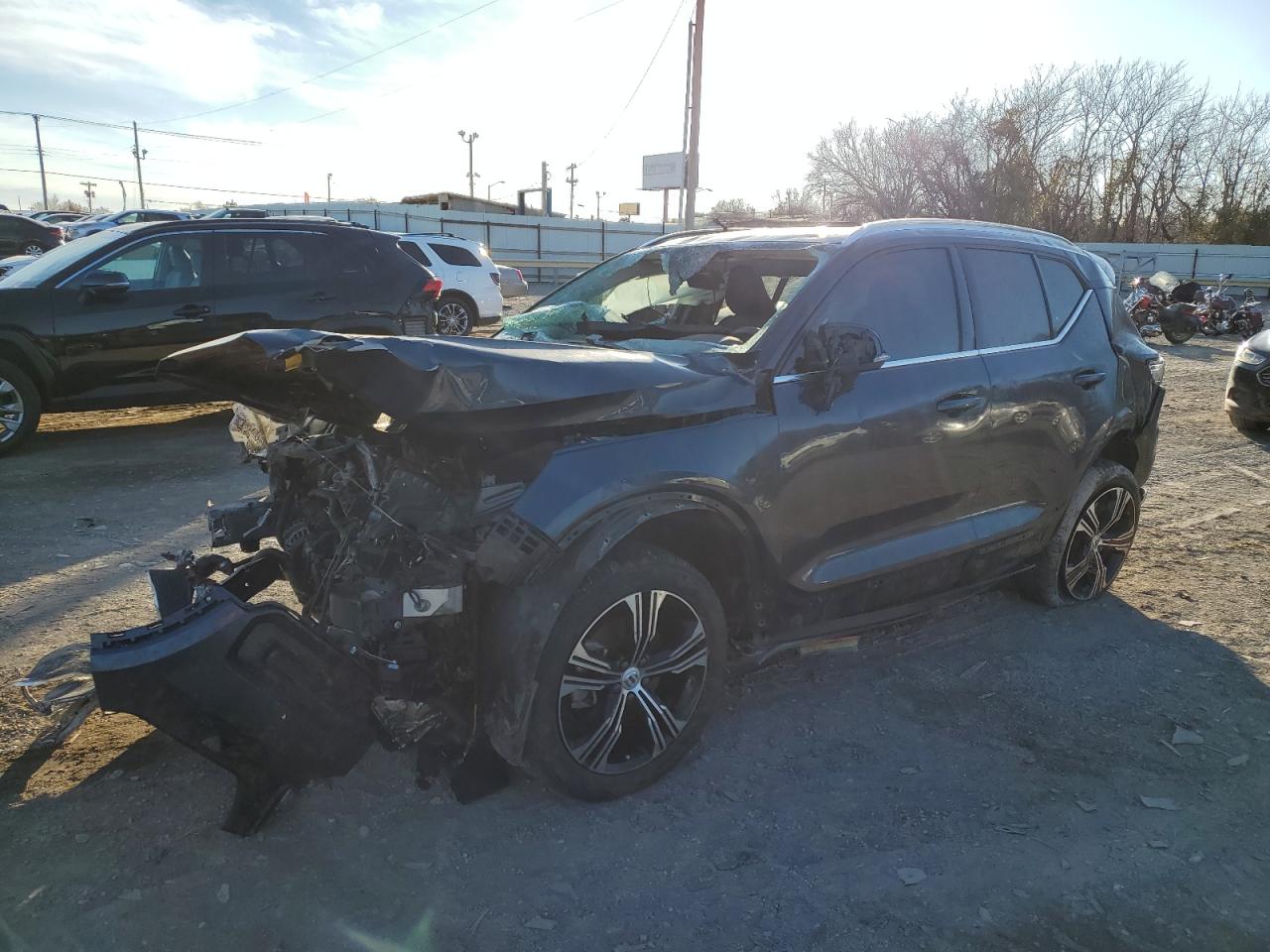 2022 Volvo XC40 - Image 1