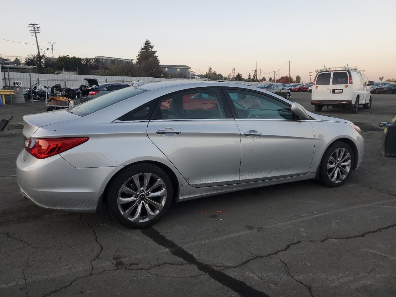 2012 Hyundai Sonata - Image 3