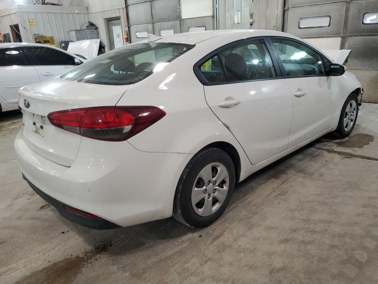 VIN 3KPFK4A79JE244245 2018 KIA FORTE no.3