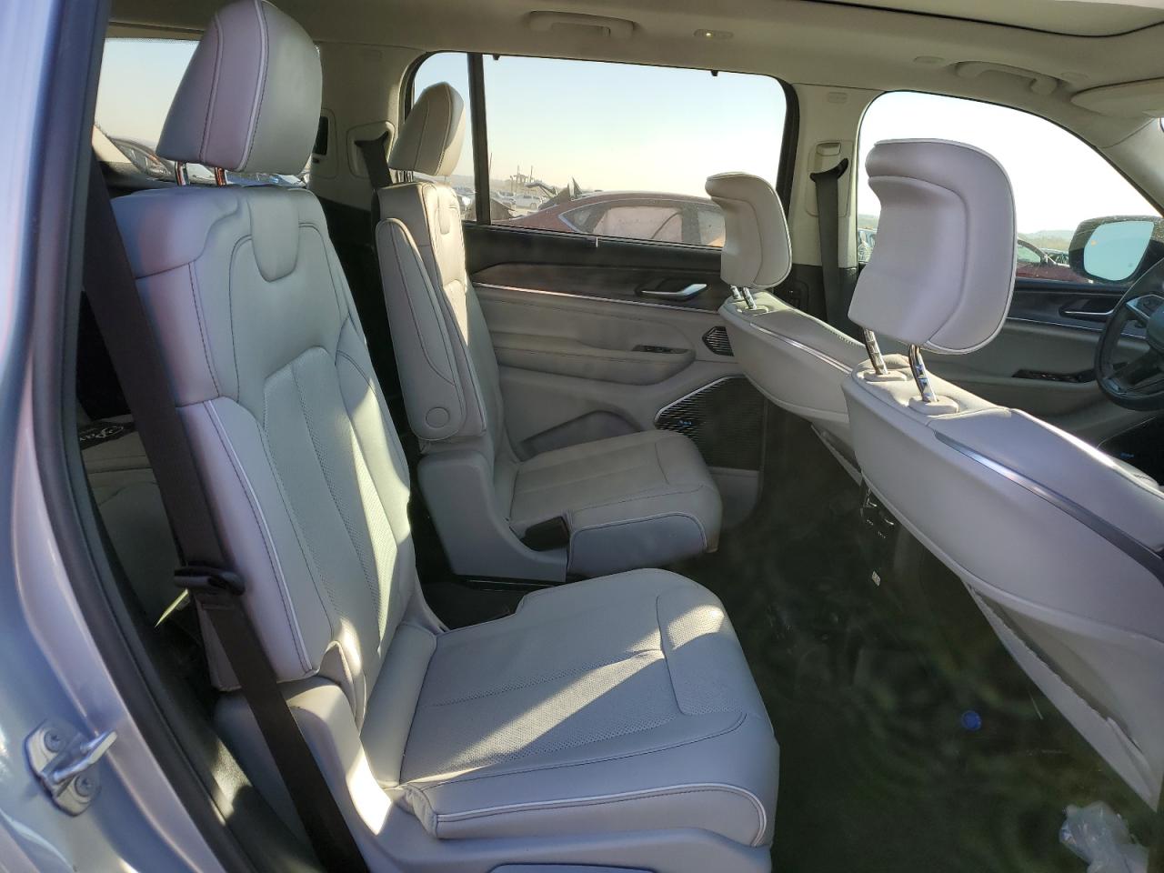 2021 Jeep Grand Cherokee - Image 11