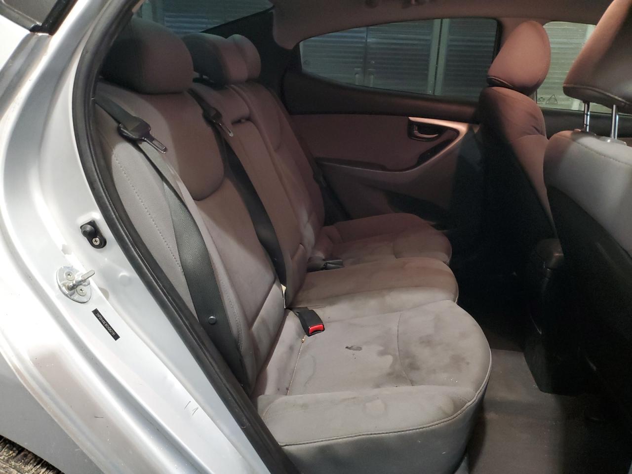 2012 Hyundai Elantra - Image 10