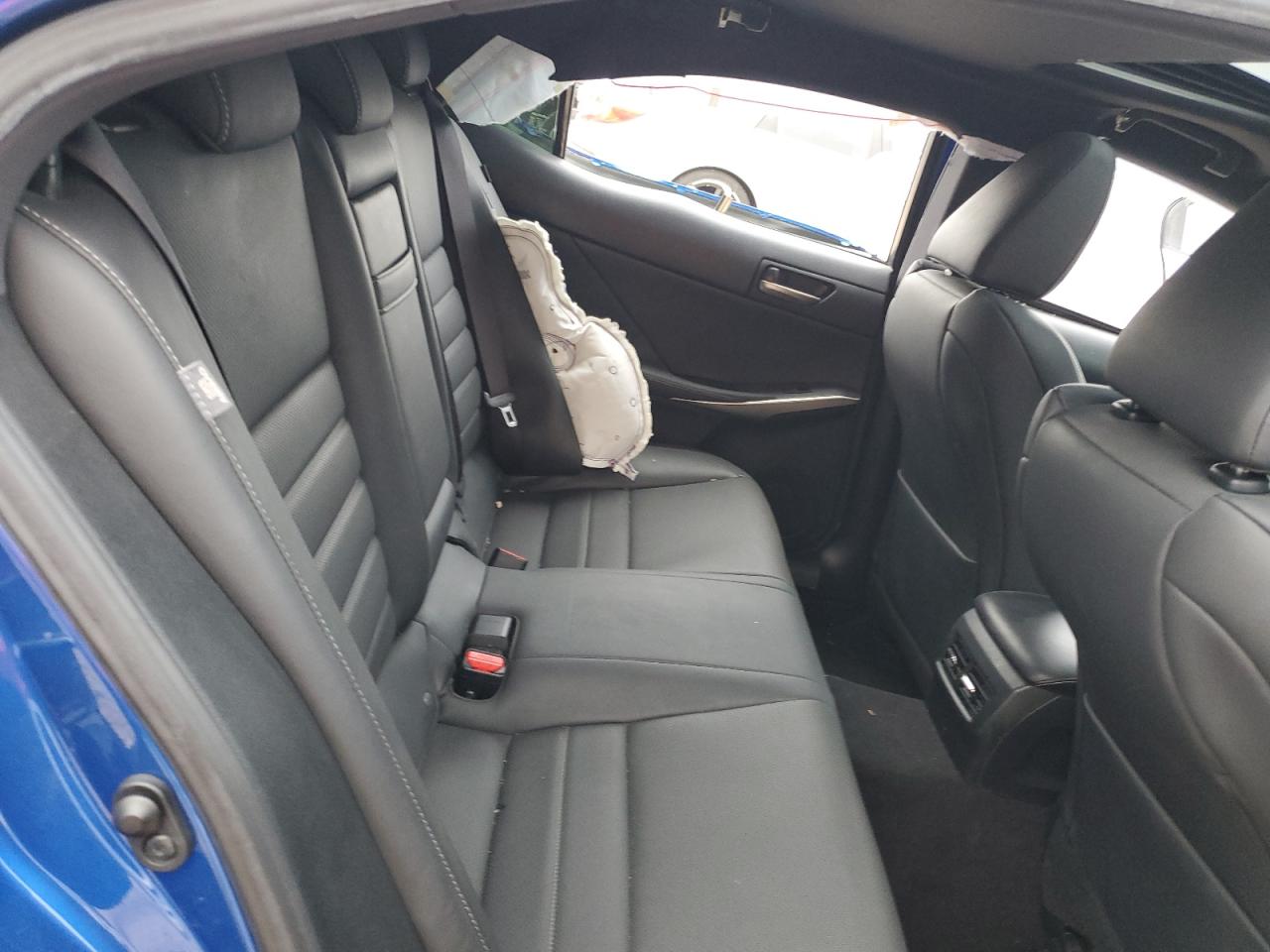 2020 Lexus IS - Image 10