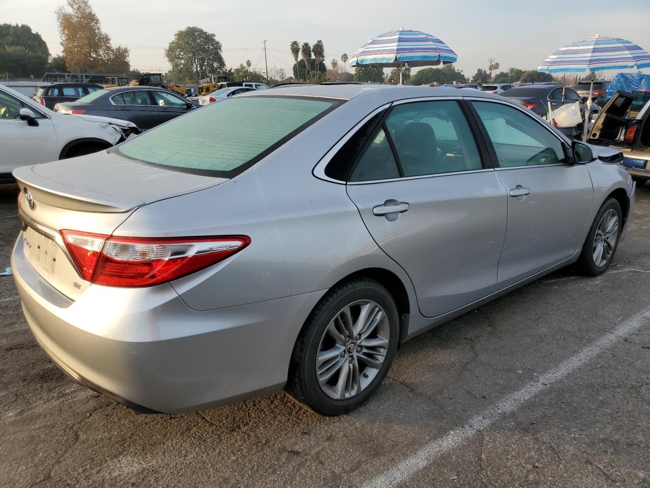 VIN 4T1BF1FK1GU145018 2016 TOYOTA CAMRY no.3