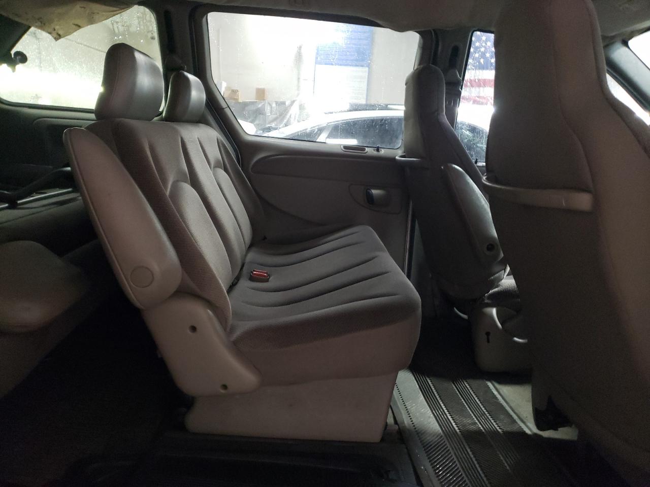 2002 Dodge Caravan - Image 11