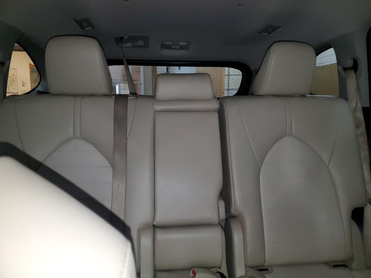 2022 Toyota Highlander - Image 10