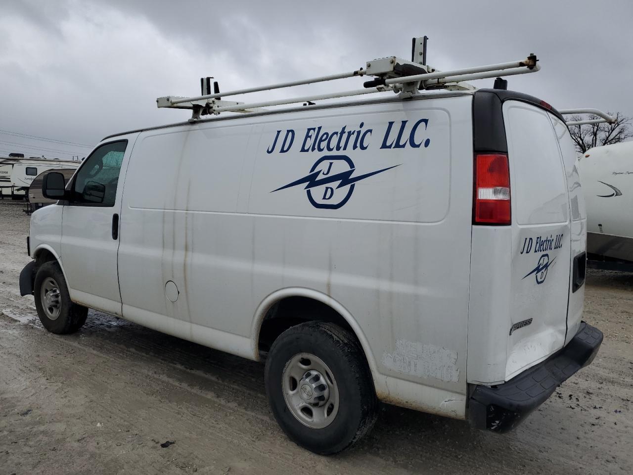 2018 Chevrolet Express - Image 2