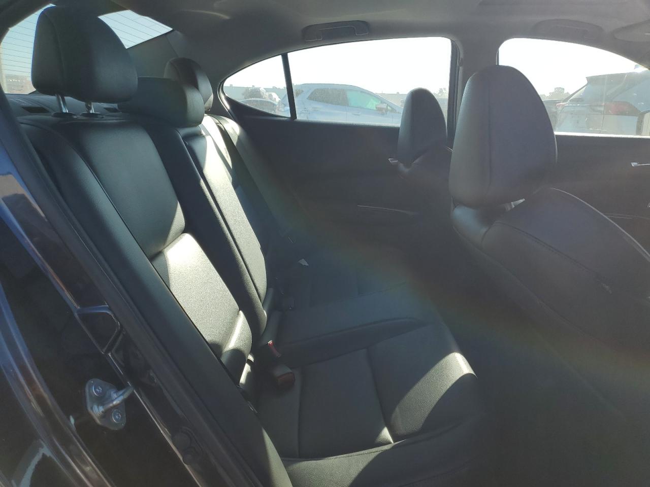 2015 Acura TLX - Image 10