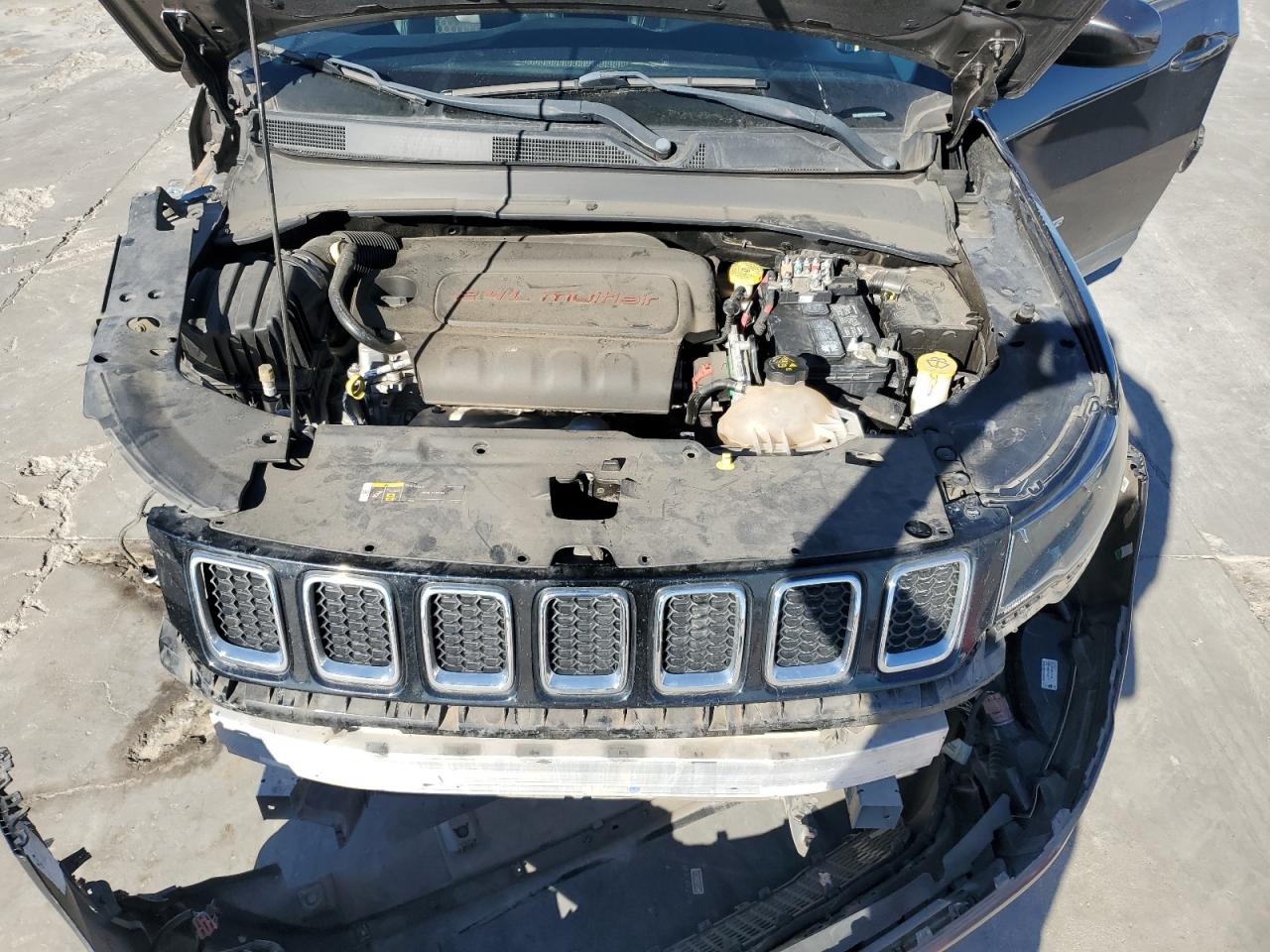 2018 Jeep Compass - Image 12