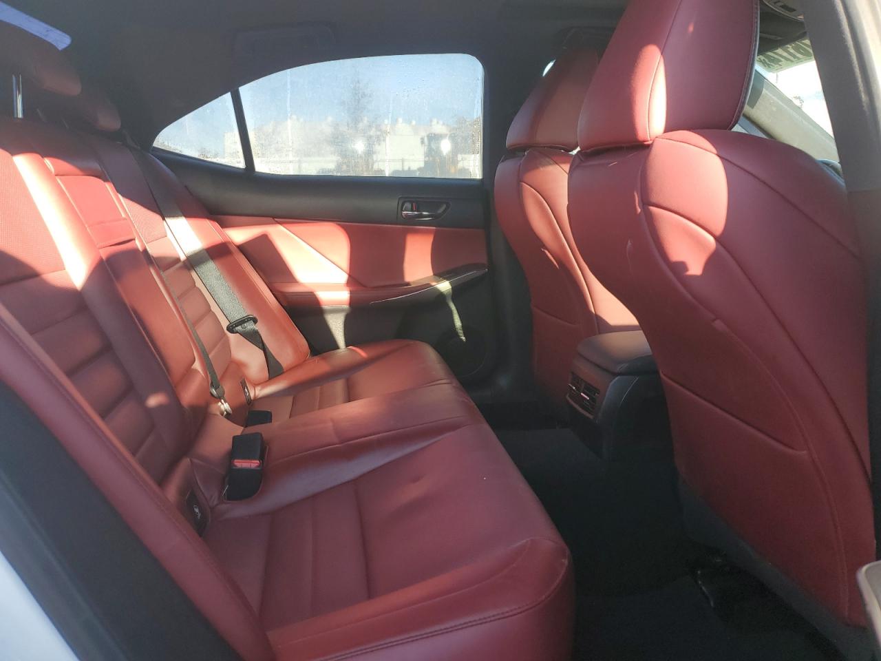 2016 Lexus IS - Image 10