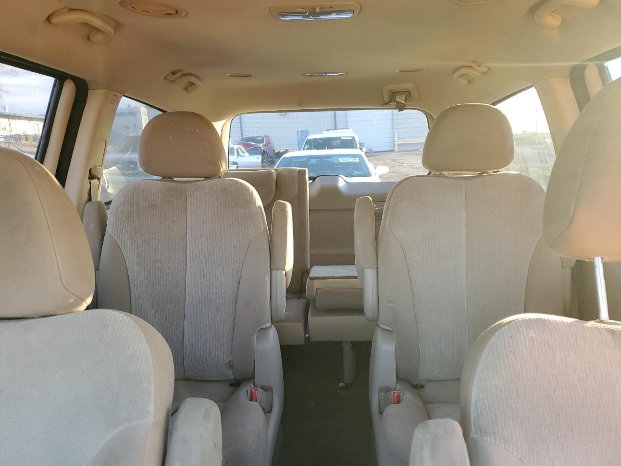 2012 Kia Sedona - Image 10